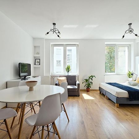 Urbannestgroup - Angorska Przy Stadionie Narodowym Varşovia Exterior foto